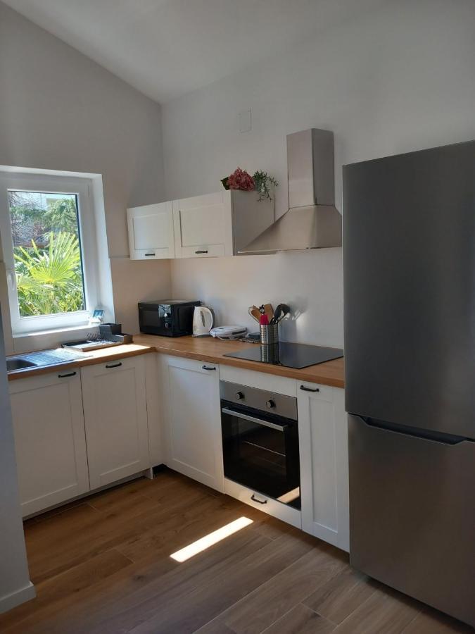 Apartmani Luni Premantura Exteriör bild
