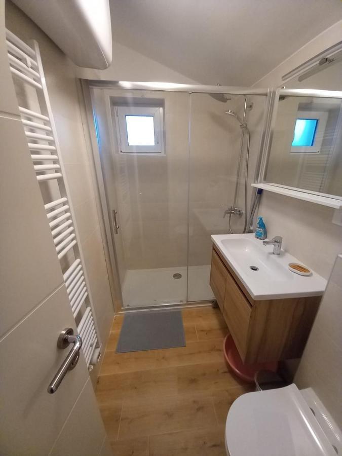 Apartmani Luni Premantura Exteriör bild