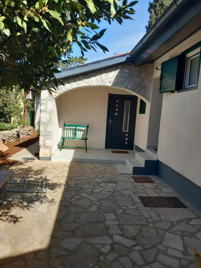 Apartmani Luni Premantura Exteriör bild