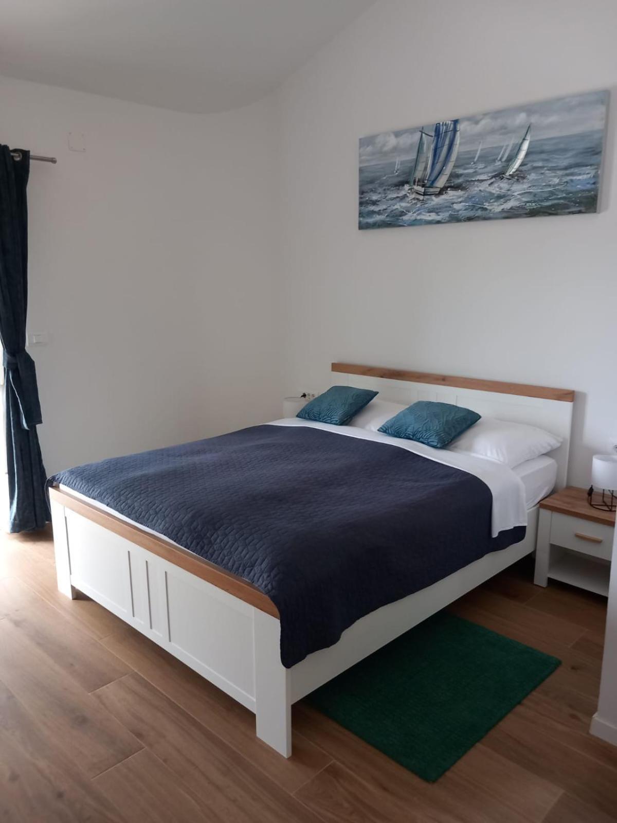 Apartmani Luni Premantura Exteriör bild